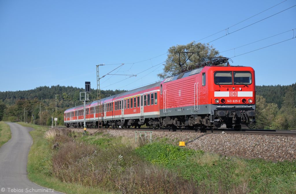 143 625 auf der S3 von Nrnberg nach Neumarkt bei Plling am 15.10.2011