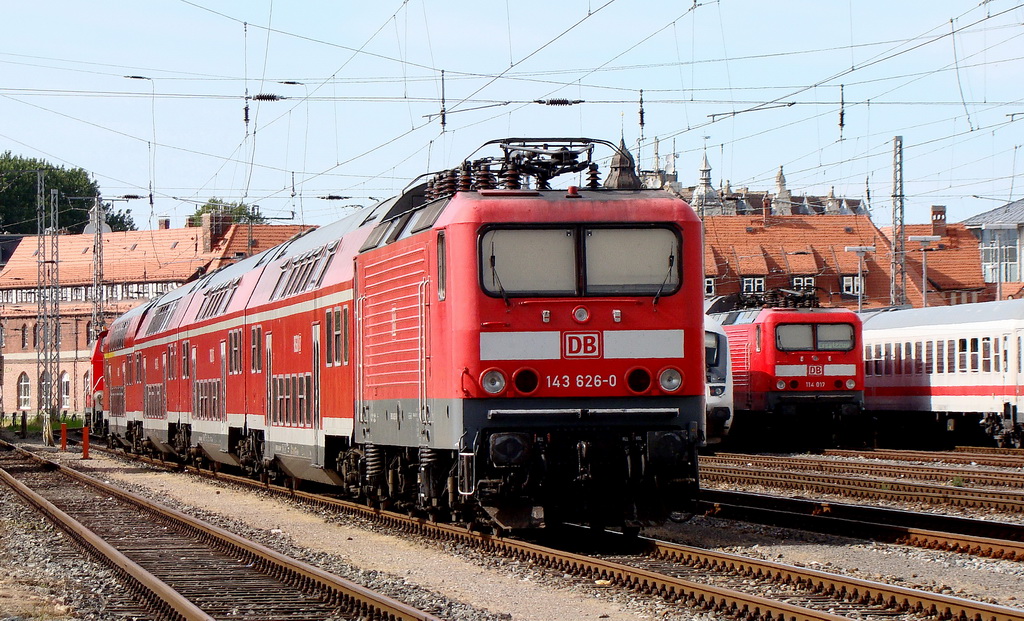 143 626-0 am Ersatzpark - abgestellt im Hbf Stralsund. am 07.08.10