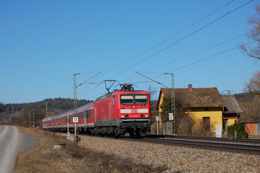 143 626 mit S-Bahn am 02.03.2011 in Plling