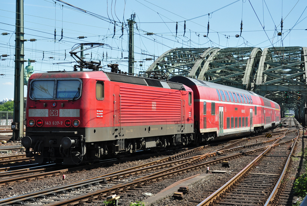 143 637-7 RB27 nach Koblenz kurz nach verlassen des Hbf-Kln - 30.05.2011