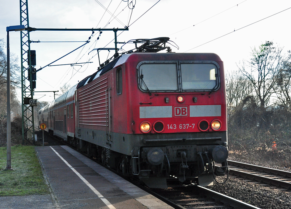 143 637-7 RB27 nach Rommerskirchen bei der Einfahrt in den Bf Bonn-Oberkassel - 10.01.2011