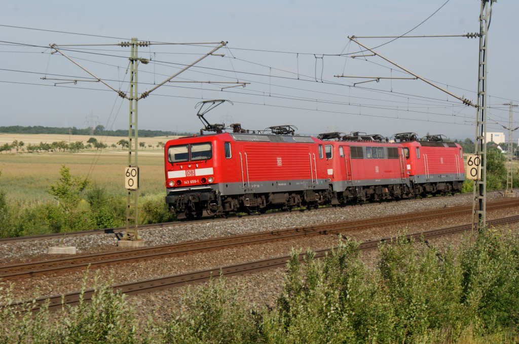 143 659-1,111 215-0 und 143 281-4 als Lokzug kurz hinter Iphofen am 29.06.2011