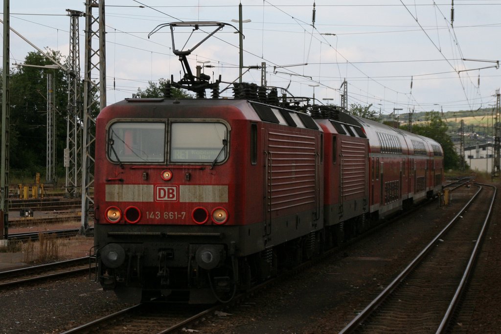 143 661+143 xxx stehen am 19.8.11 kurz vor Trier Hbf mit dem RE1.Aus dem Zug fotografiert!!!