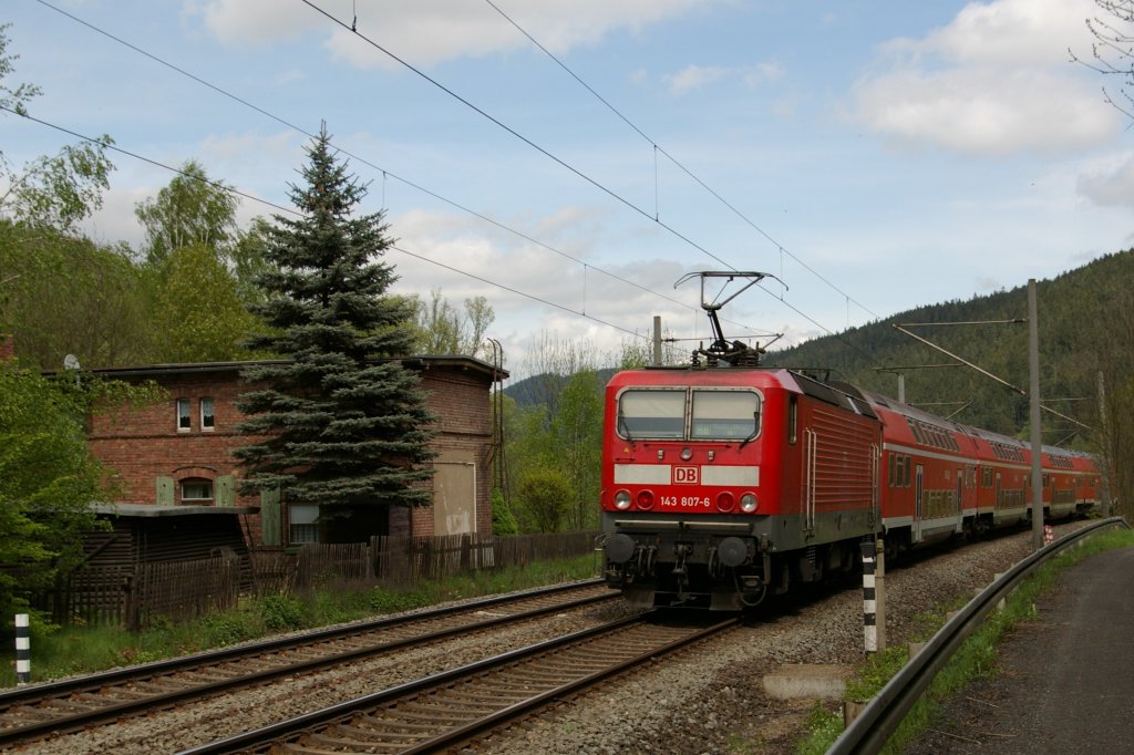 143 807-6 mit RB Lichtenfels-Saalfeld-Naumburg am 12.05.2010 bei Unterloquitz.