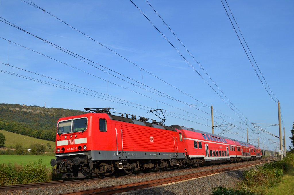 143 807 als RegionalBahn unterwegs nach Eisenach im September 2011. Aufgenommen zwischen Schnau und Klberfeld.