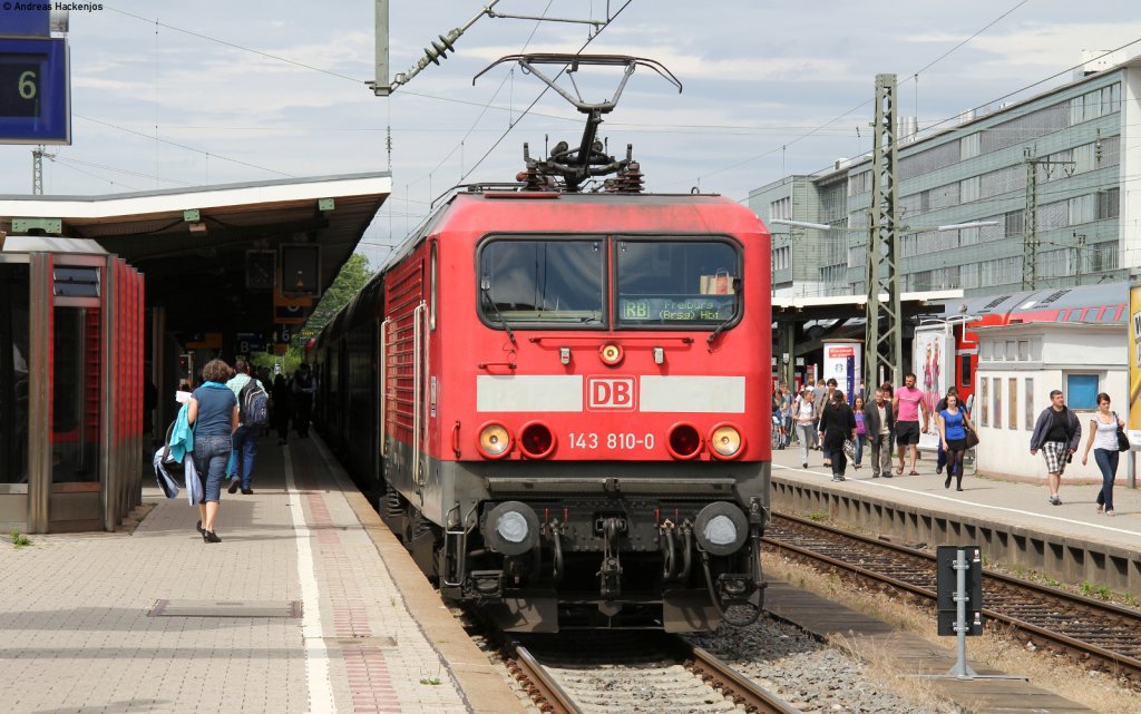143 810-0 mit der RB 26993 (Freiburg(Breisgau) Hbf-Seebrugg) im Startbahnhof 20.6.12