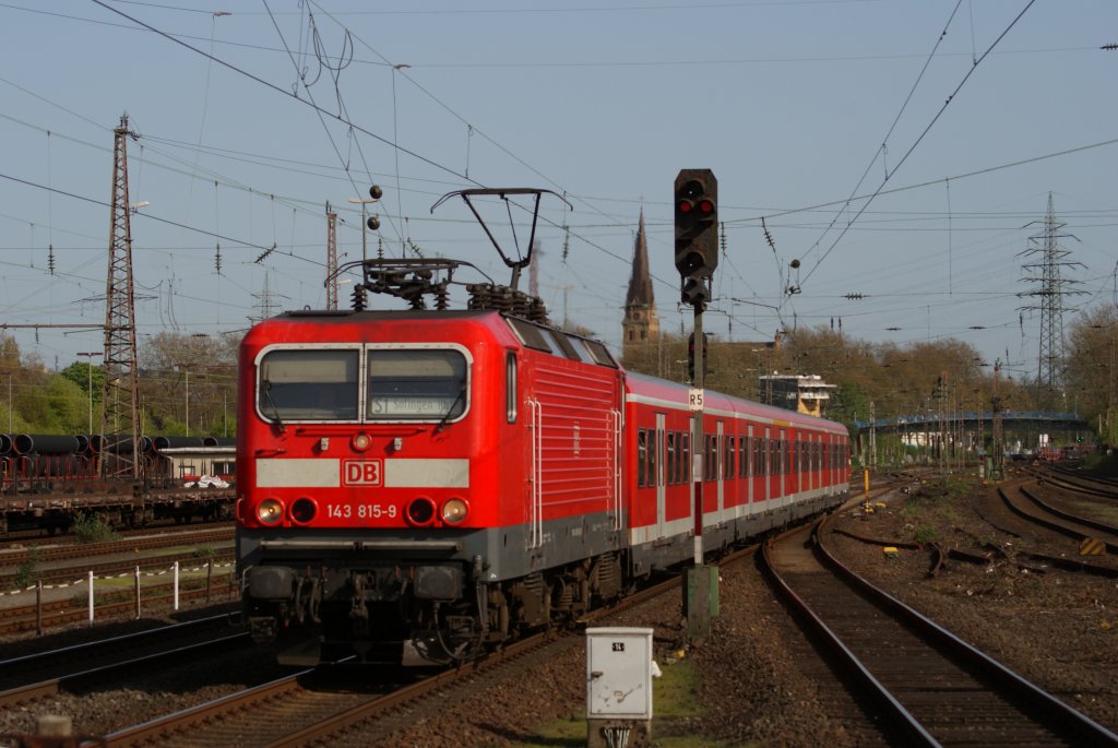 143 815-9 mit der S1 nach Solingen Hbf bei der Einfahrt in Mlheim-Styrum am 10.04.2011
