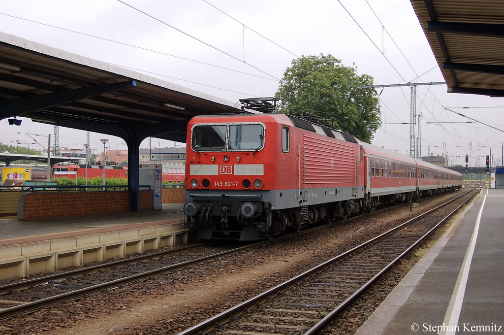 143 821-7 mit dem RE10 (RE 18464) nach Leipzig Hbf in Cottbus. 30.06.2011
