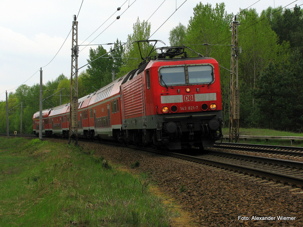 143 821-7 war am 1.Mai ebenfalls auf Abschlusstournee auf der Strecke Lbbenau - Knigs Wusterhausen durch Bestensee Richtung Nauen.