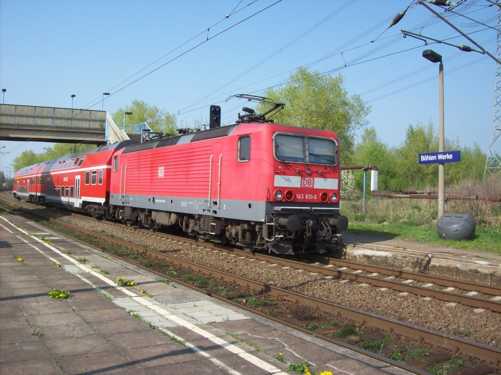 143 831-6 auf der S2 Borna - Leipzig hier in Bhlen Werke 15.04.2009