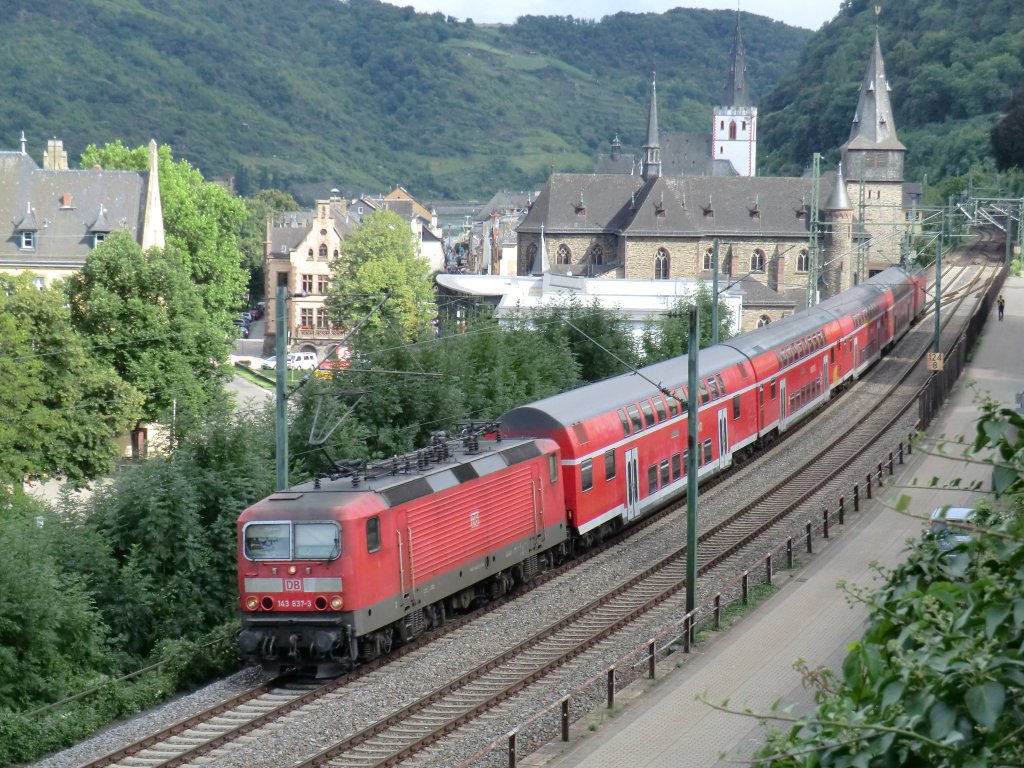 143-837 hat am 13.8.10 mit dem RE 4368 den Bahnhof von St. Goar hinter sich gelassen.