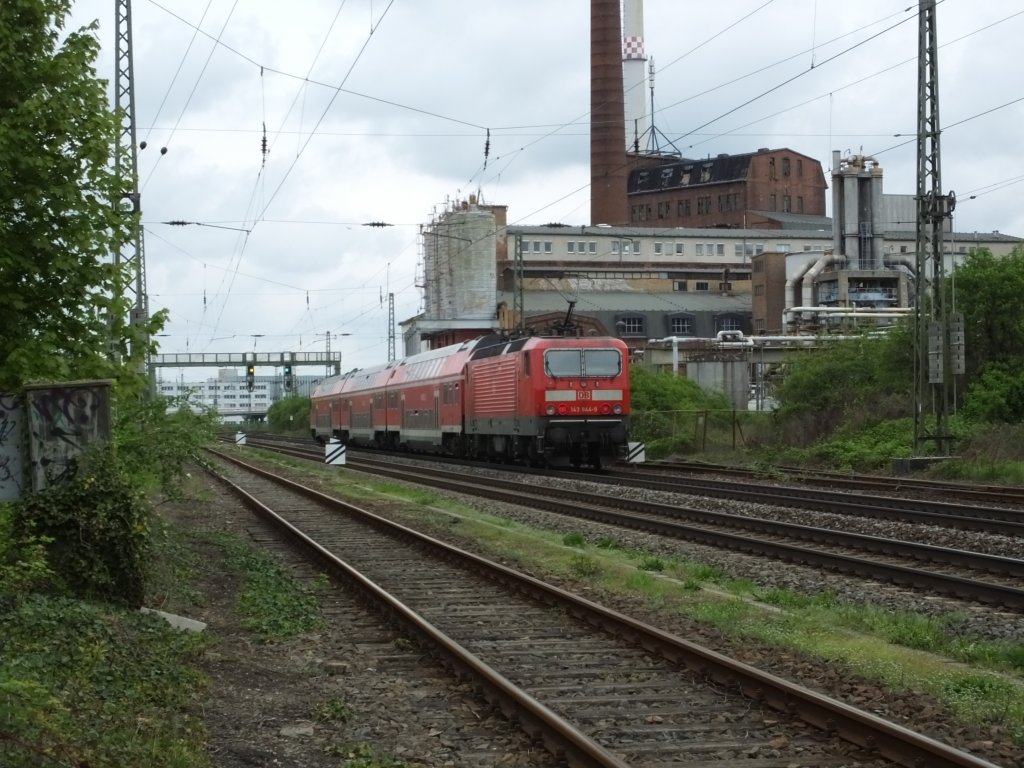 143 844-9 mit RB 26108 von Leipzig Hbf nach Falkenberg(Elster) in Dessau am 10.05.2013