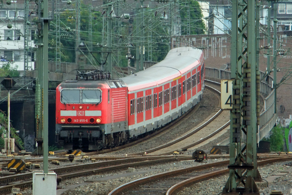 143 855-5 bei der Einfahrt in den Dsseldorfer Hbf 24.7.2010