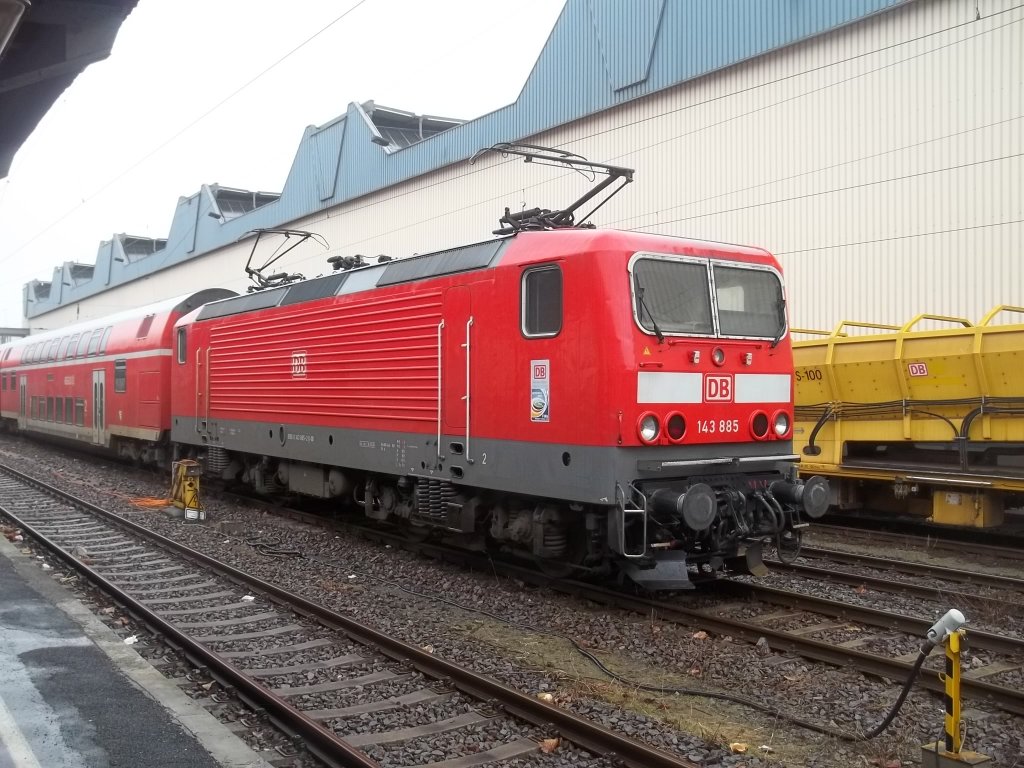143 885 von DB Regio Dresden steht am 18.03.2011 in Chemnitz HBF
