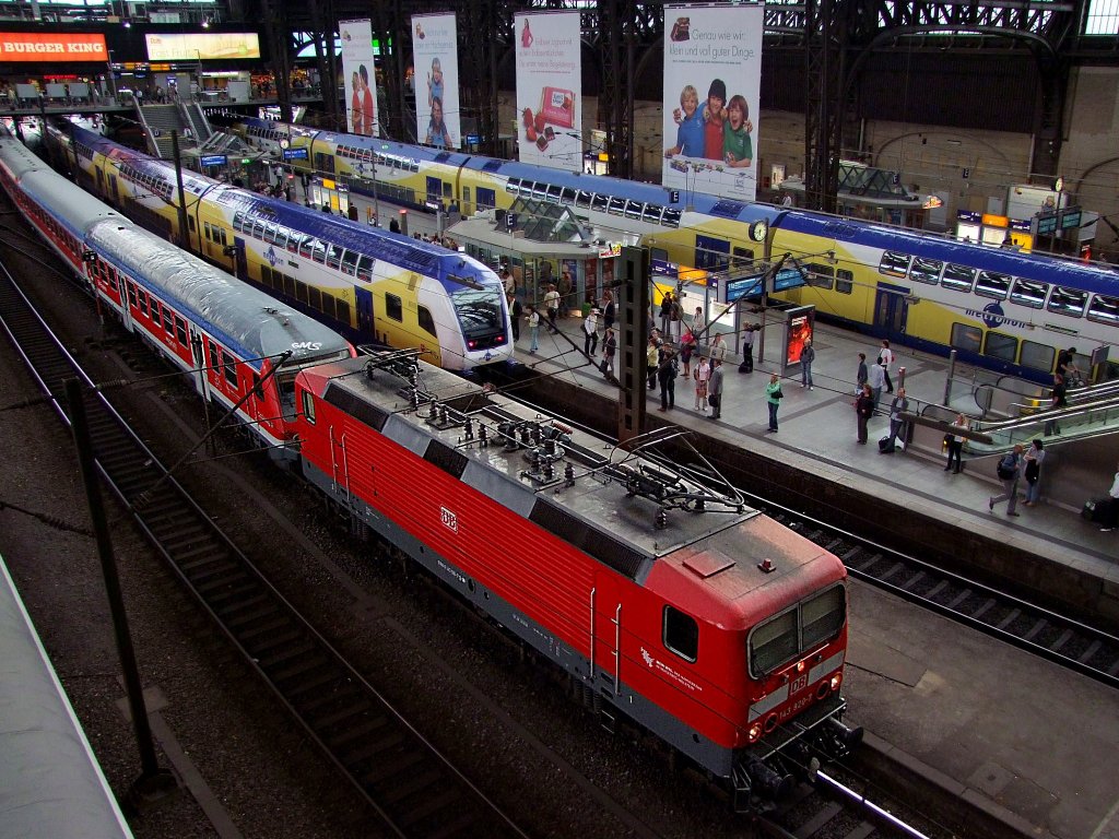 143 920-7  durchfhrt mit DB-Regio Garnitur Schleswig  den Hamburger Hauptbahnhof;090902