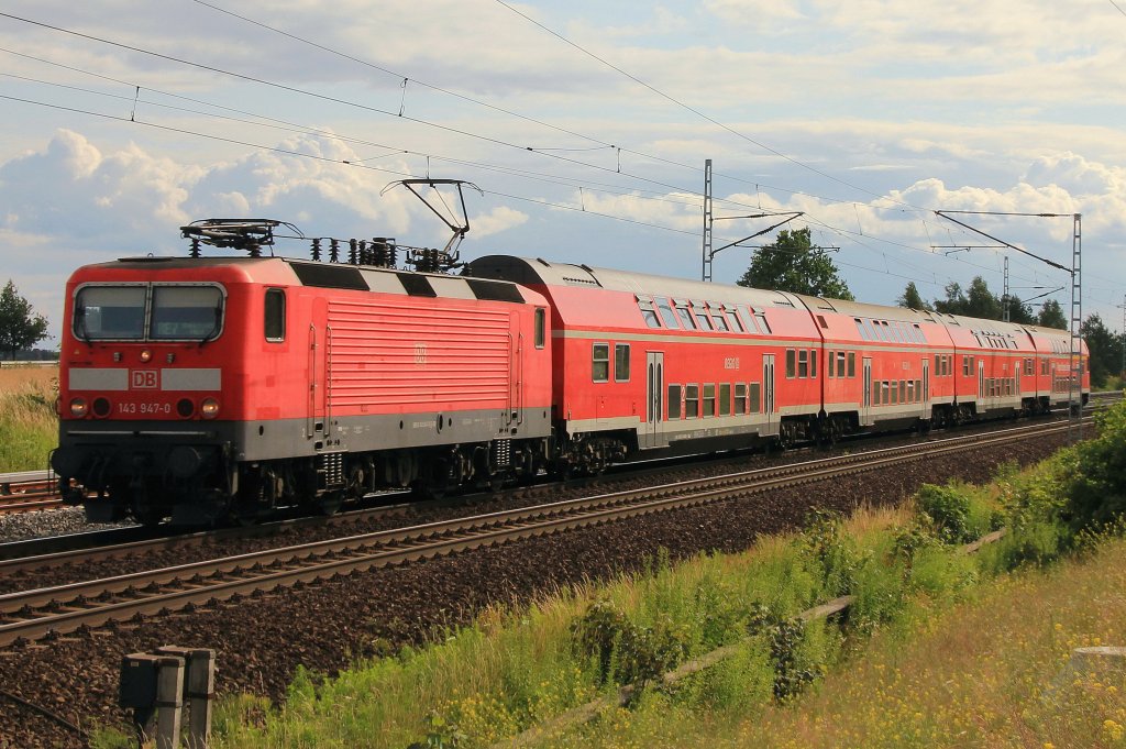 143 947 -0  am 01. Juli 2011 als RE 7 (RE 18727)  zwischen Wamannsdorf und Schnefeld   in Richtung Bahnhof Berlin Schnefeld Flughafen