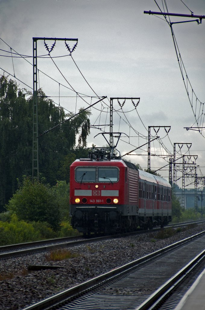 143 961 am 02.08.2010 bei strmendem Regen in Regensburg Burgweinting.