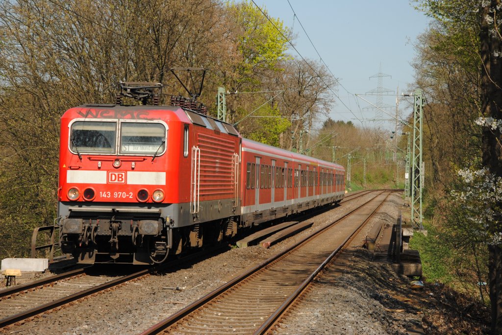 143 970-2 mit einer S1 in Solingen Vogelpark am 08.04.2011  
