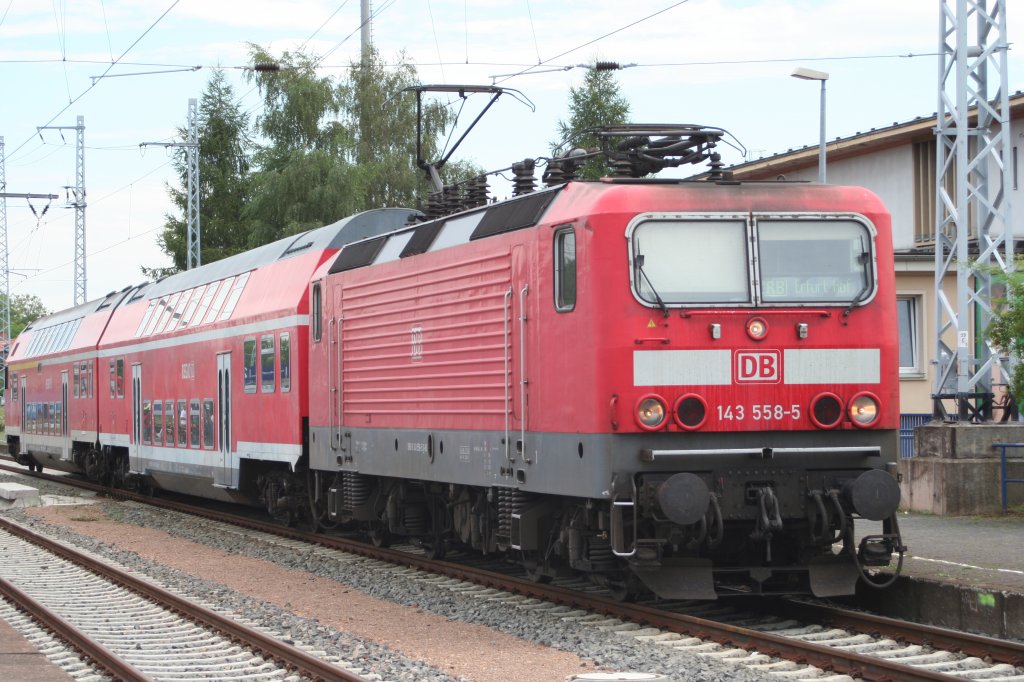 143558-8 vor RB nach Erfurt Hbf in Sangerhausen. 01.08.2010