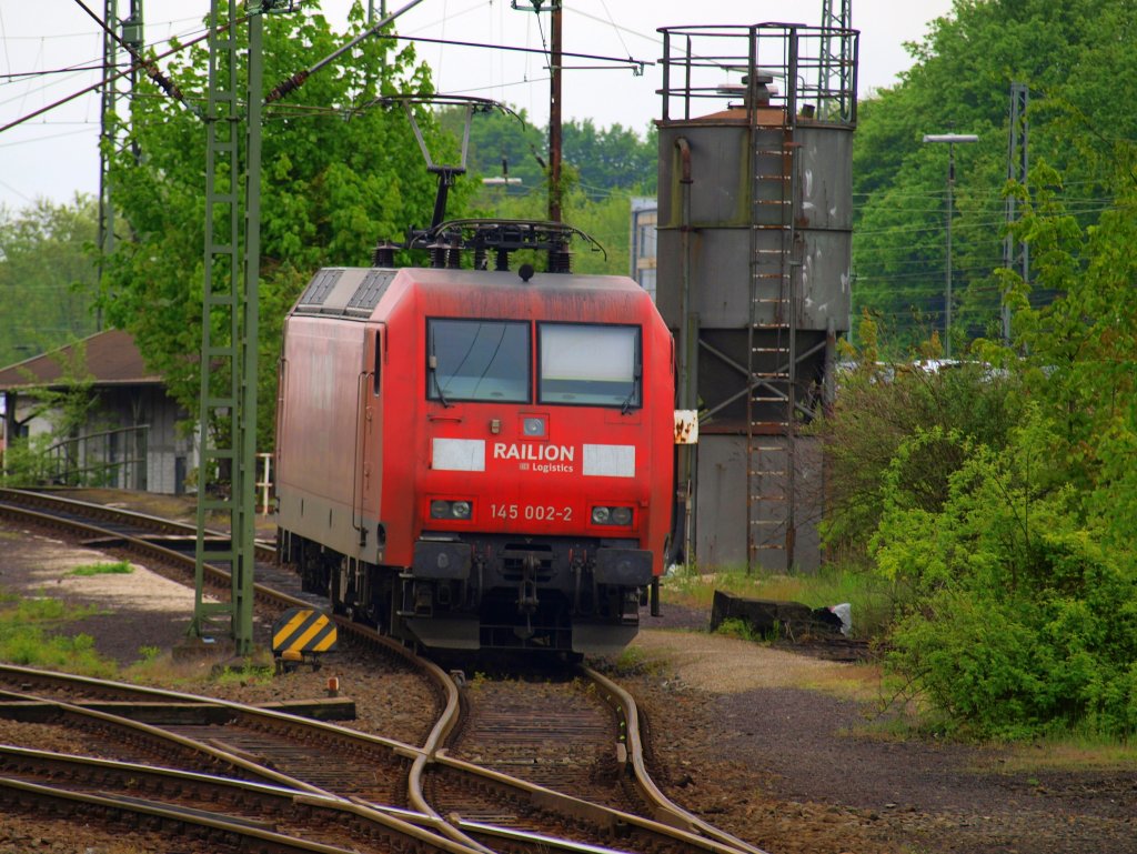 145 002-2 am 13.05.2010 auf dem Weg zu ihrem Abstellplatz.
