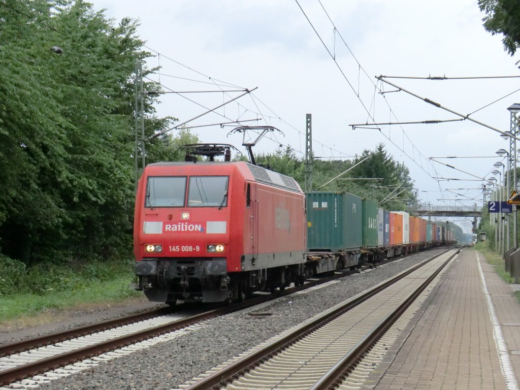145-008 durchfhrt am 4.8.10 mit einem Containerwagenzug Nordbgge in Richtung Hamm.