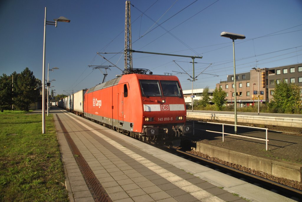 145 010-5, fhrt am 09.10.2010 durch Lehrte.