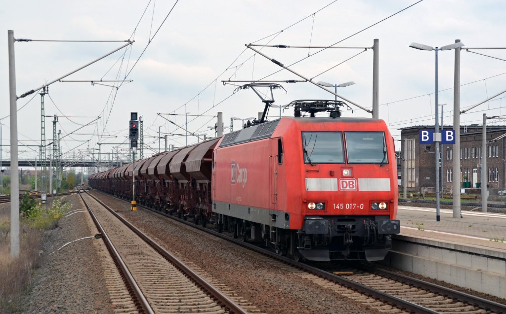 145 017 bef�rderte am 01.05.13 einen Ganzzug durch Bitterfeld Richtung Leipzig.