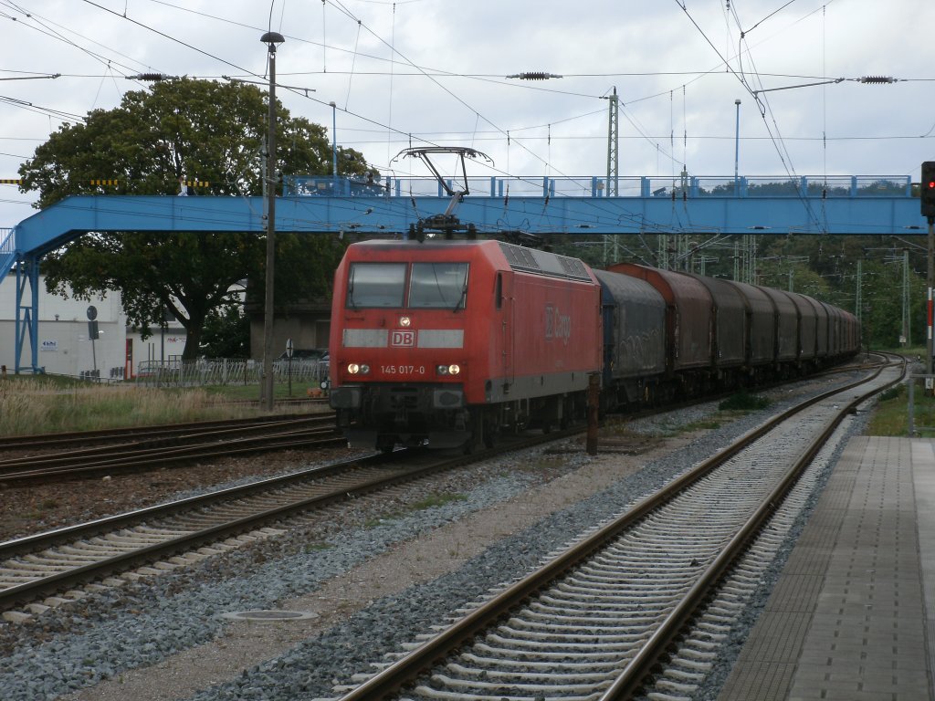 145 017 brachte,am 07.September 2011,den 45503 von Mukran nach Seddin.