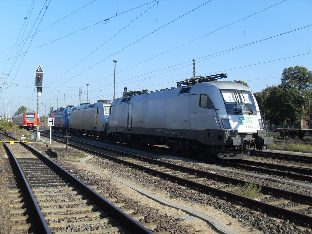 145 023;185 531;182 601(ES 64 U2-101)standen am 25.09.2011 in Stendal.