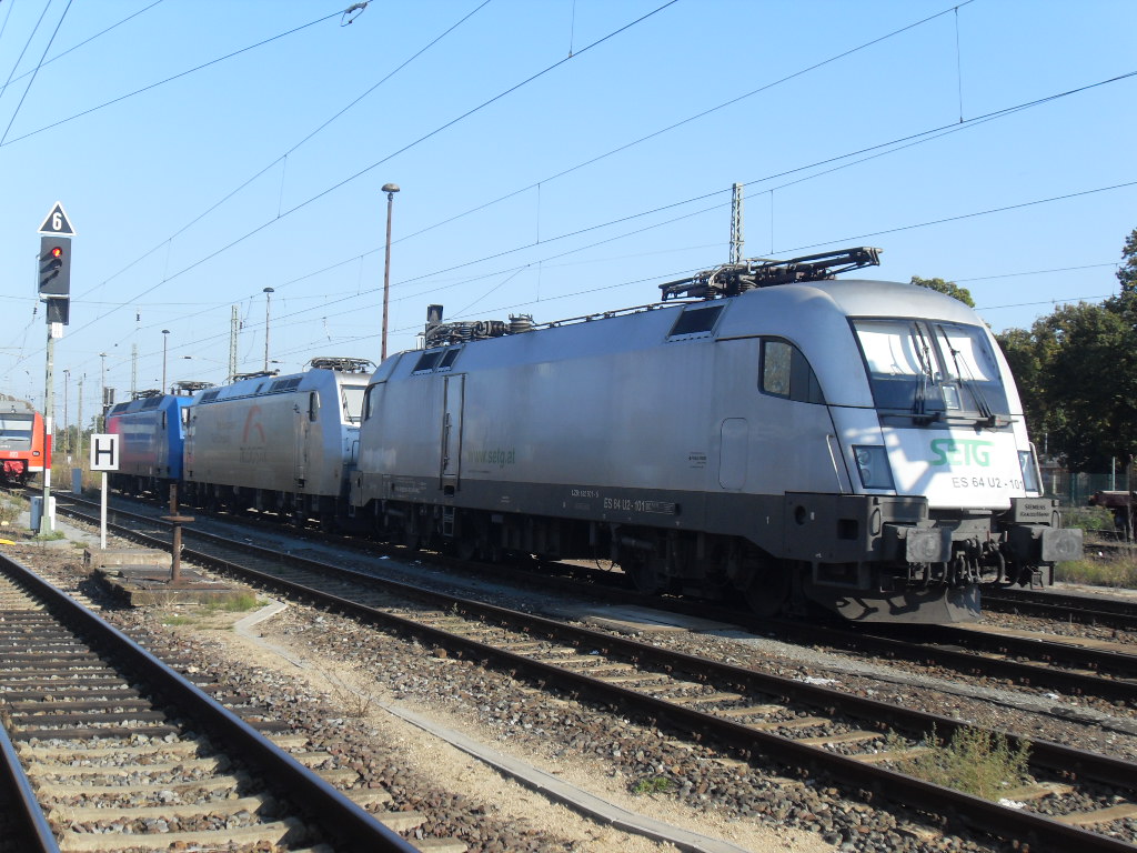 145 023;185 531;182 601(ES 64 U2-101)standen am 25.09.2011 in Stendal.