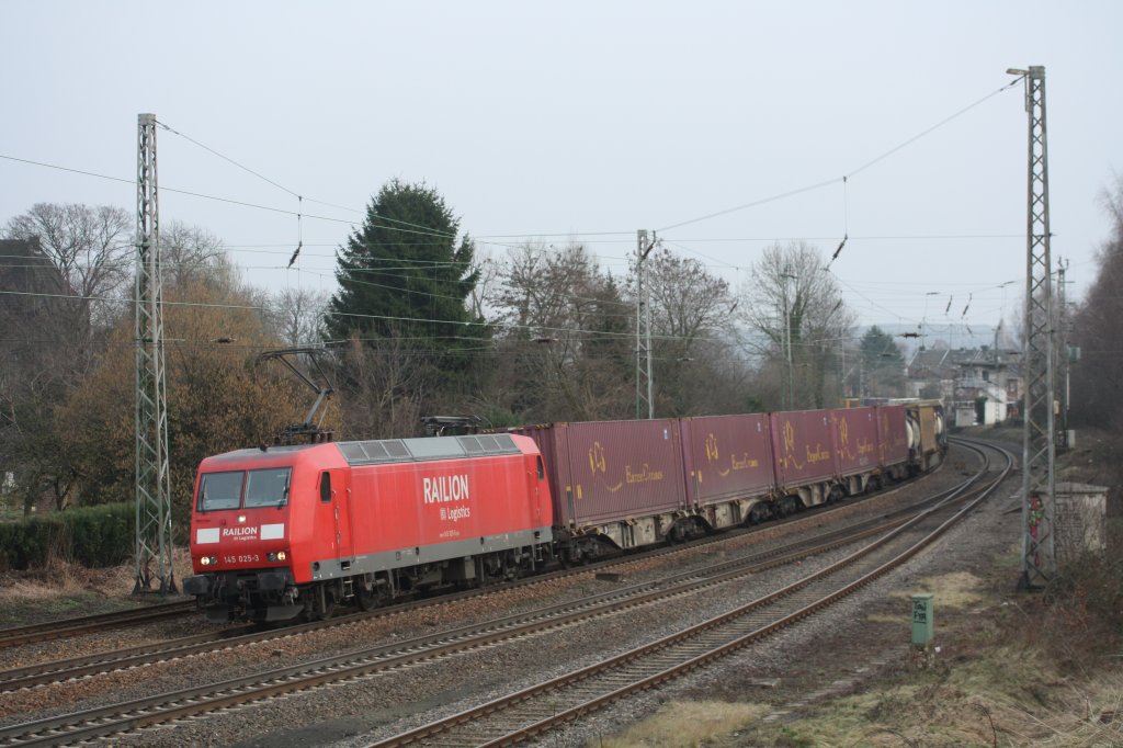 145 025-3 mit ECS Containers-Zug aus Italien nach Antwerpen in Eschweiler am 19.02.2011