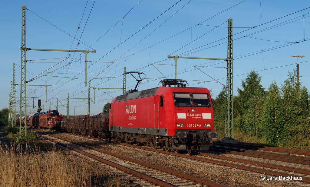 145 027-9 bringt ihren morgendlichen Gterzug am 22.07.13 durch Bad Oldesloe Richtung Lbeck.