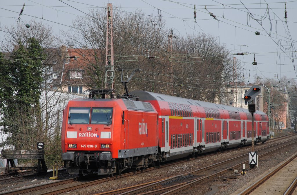 145 036-0 mit einem RE4 am 25.03.2011 in Dsseldorf Bilk.