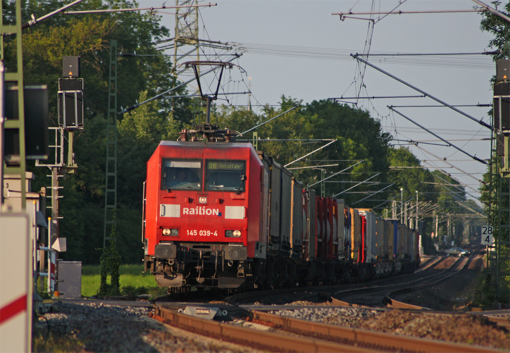 145 039-4 mit einem G�terzug nach Aachen-West als Umleiter am B� Km 28.2, 23.5.10