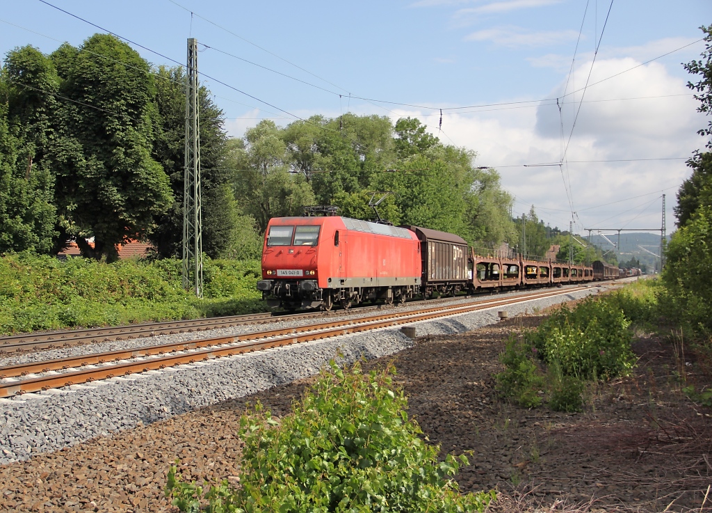 145 041-0 mit gemischtem Gterzug in Fahrtrichtung Sden. Aufgenommen am B Eltmannshausen/Oberhone am 08.07.2011.