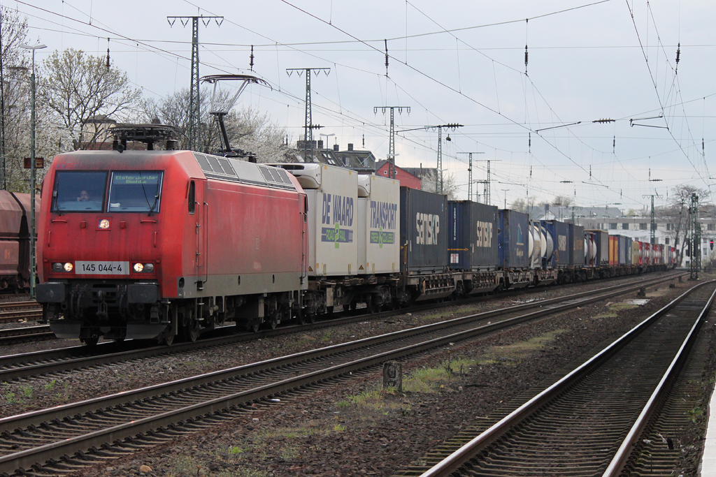 145 044 am 7.4.12 in Kln-West.