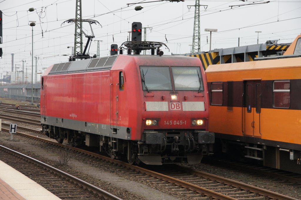 145 045 fhrt am 14.2.2011 um 14:11Uhr nach dem Umsetzten in Dortmund Hbf. in Richtung Betriebsbahnhof.