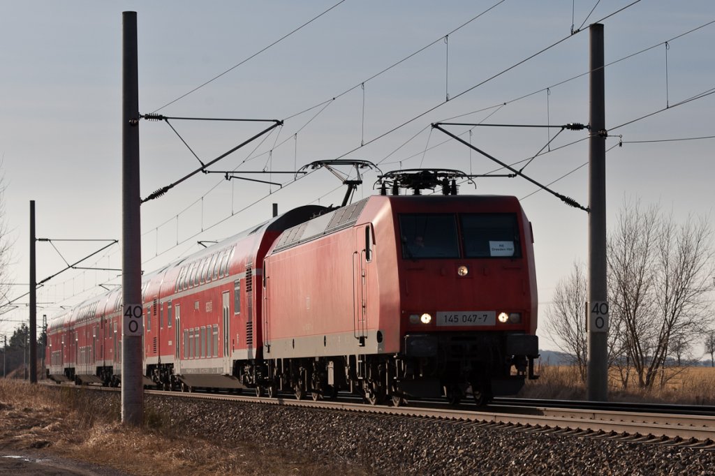 145 047-7 rollt mit RE 16723 am 22.02.2012 in Richtung Riesa. (bei Radegast)