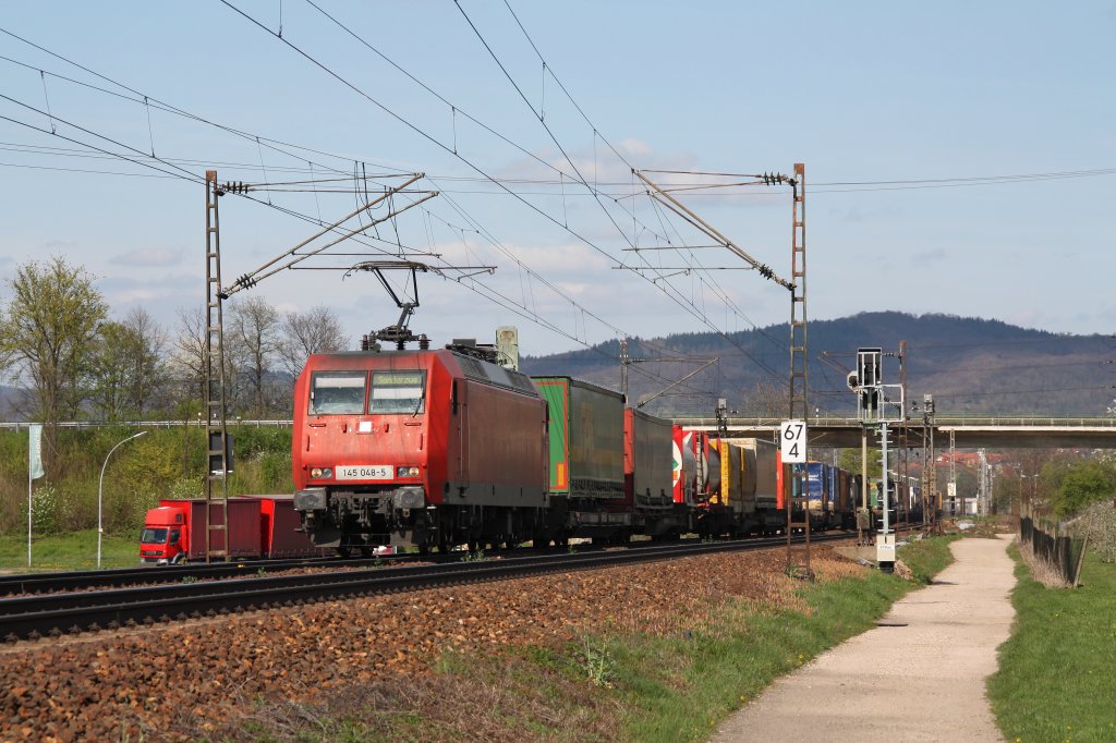 145 048 mit GZ in Richtung Heidelberg.Am 09.04.10 in Grosachsen-Heddesheim.