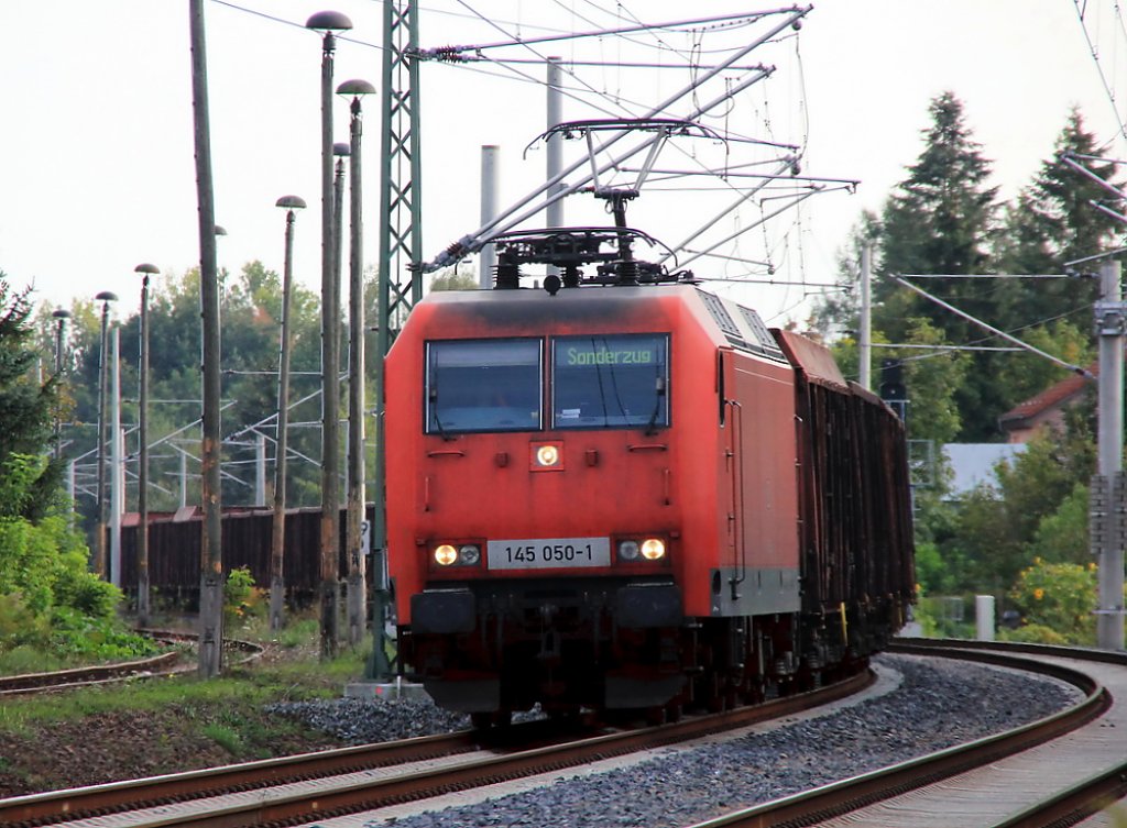 145 050-1 durchf�hrt am 19. September 2011 mit einem G�terzug den Ort K�nigs Wusterhausen in Brandenburg.
