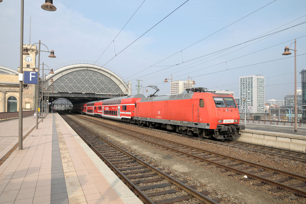 145 050 am 14.03.11 mit der S1 nach Sch�na in Dresden Hbf