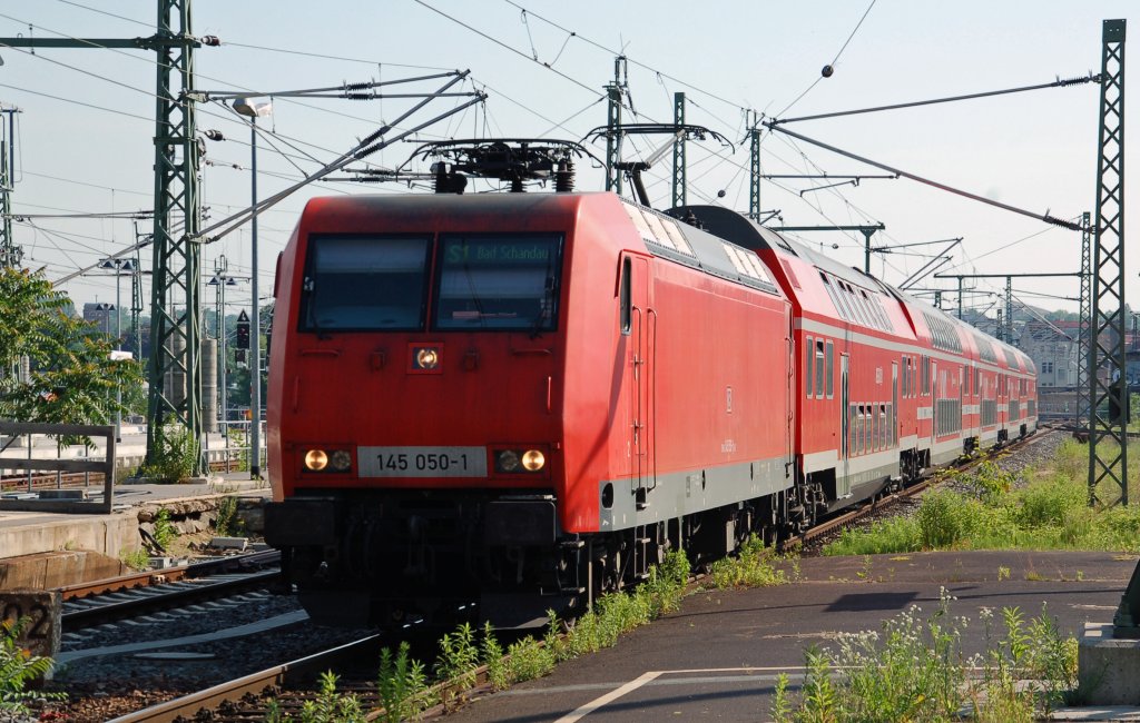 145 050 erreicht mit einer S1 nach Bad Schandau am 04.06.11 Dresden-Neustadt.