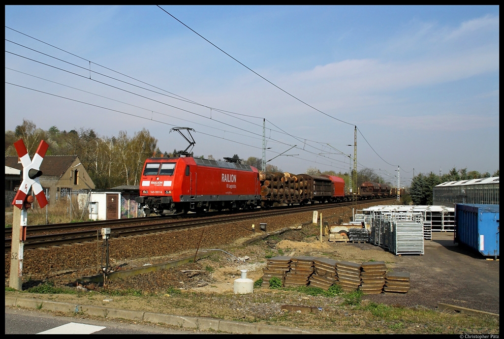 145 057-6 mit einem gemischten Gterzug bei Dresden-Stetzsch. (20.4.2012)
