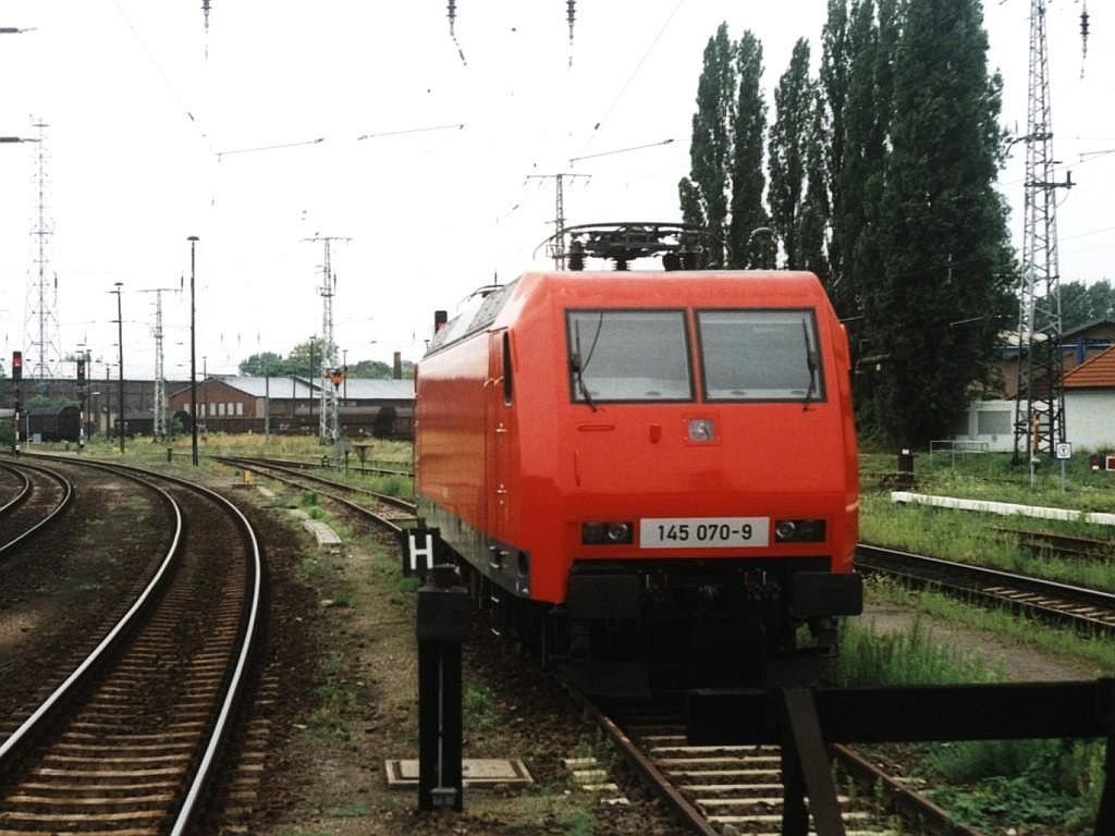 145 070-9 auf Bahnhof Frankfurt am Oder am 5-8-2001. Bild und scan: Date Jan de Vries.