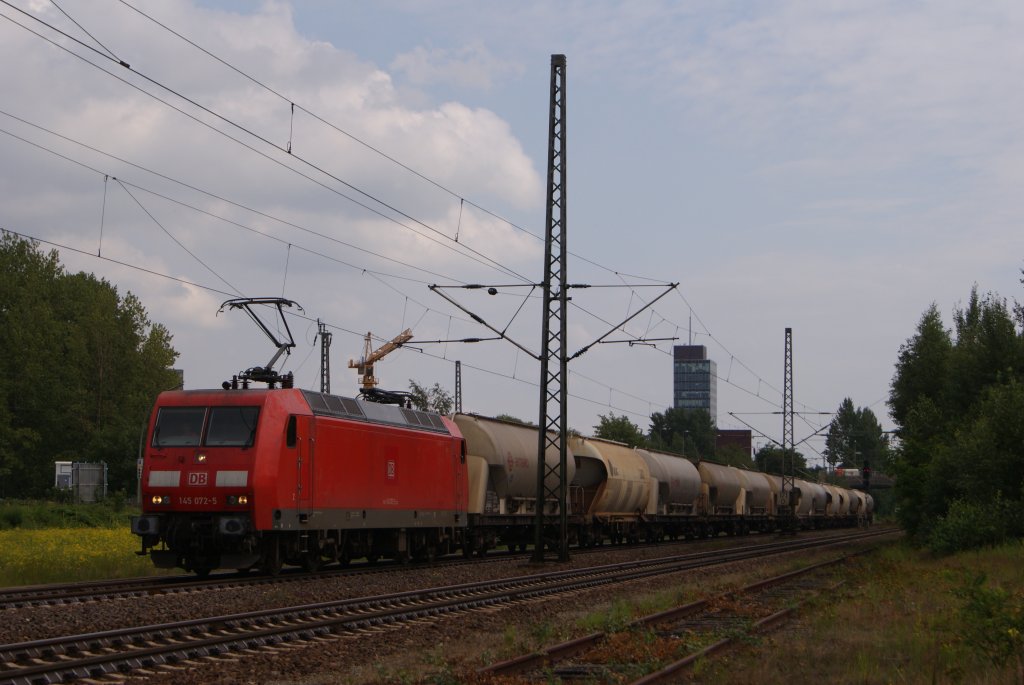 145 072-5 mit einem Kesselwagenzug in Hamburg-Unterelbe am 26.07.2011