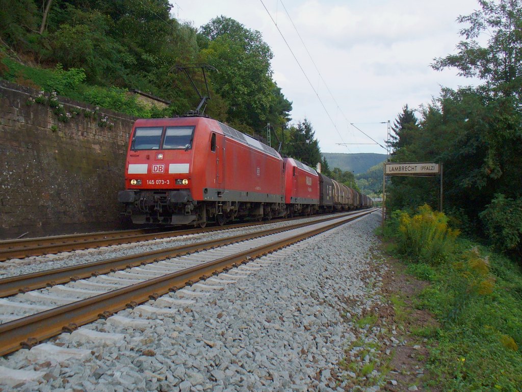 145 073-3 und 145 011-3 ziehen einen gemischten G�terzug am 29.08.2011 bei Lambrecht in richtung Kaiserslautern