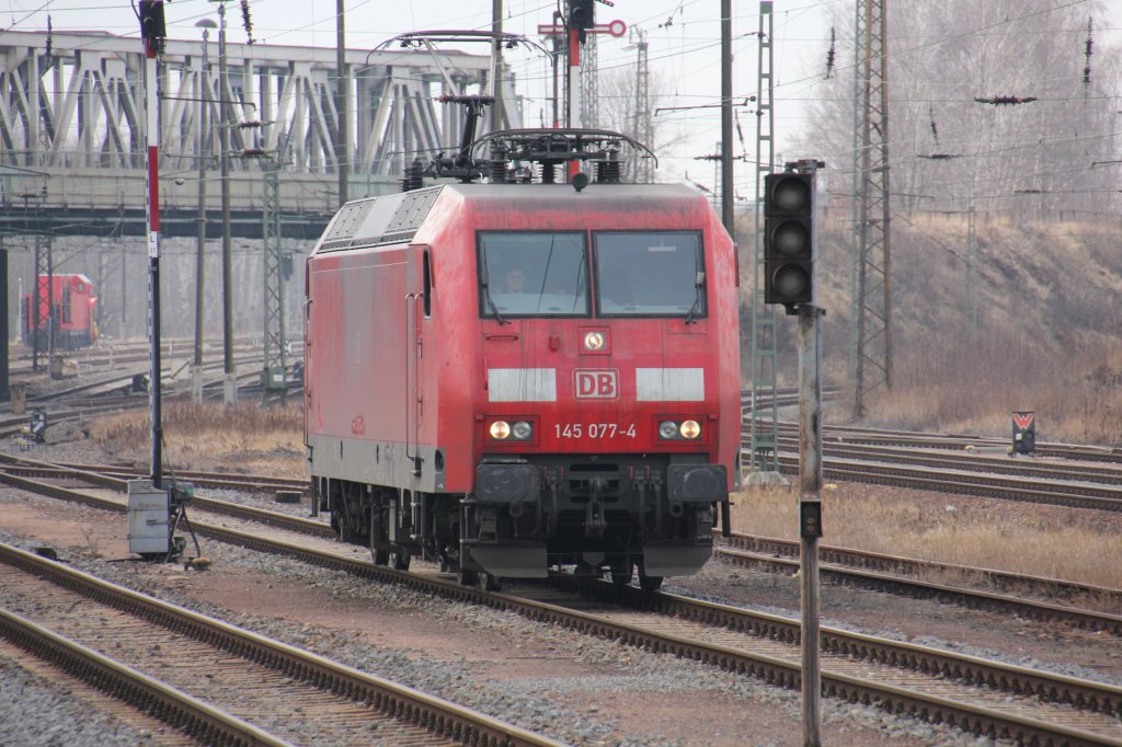145 077 fhrt am 01.03.2012 solo durch den Zwickauer Hauptbahnhof.
