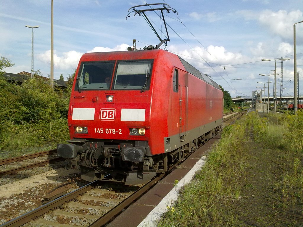 145 078 02 kam single durch Dresden Friedrichstadt.
3.9.10
