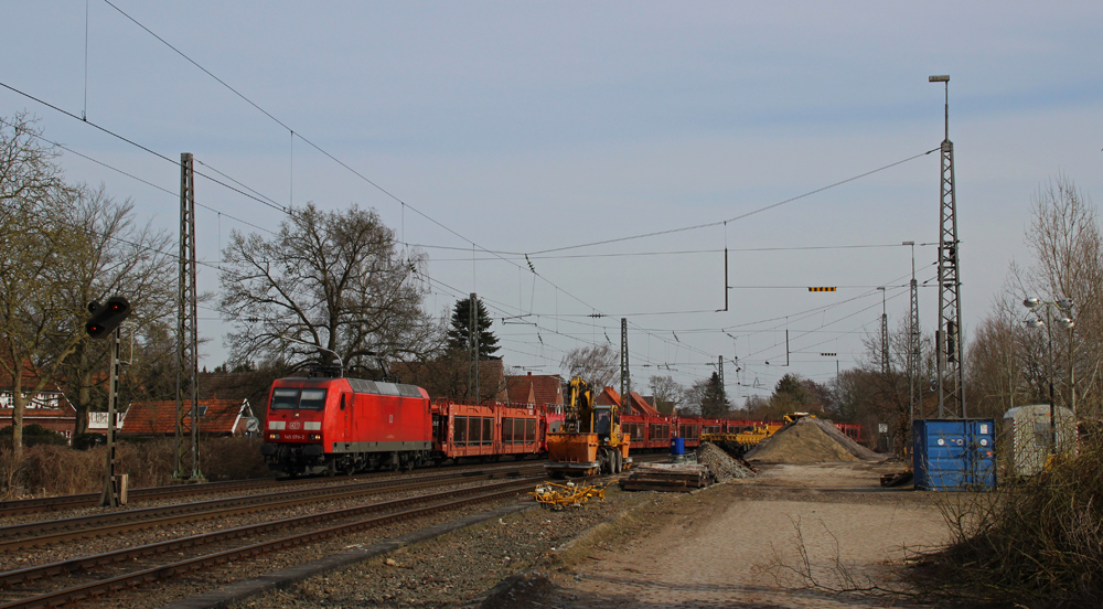 145 078-2 fuhr am 23.03.2013 mit einem leeren Autozug von Emden nach Osnabrck, hier in Aschendorf.