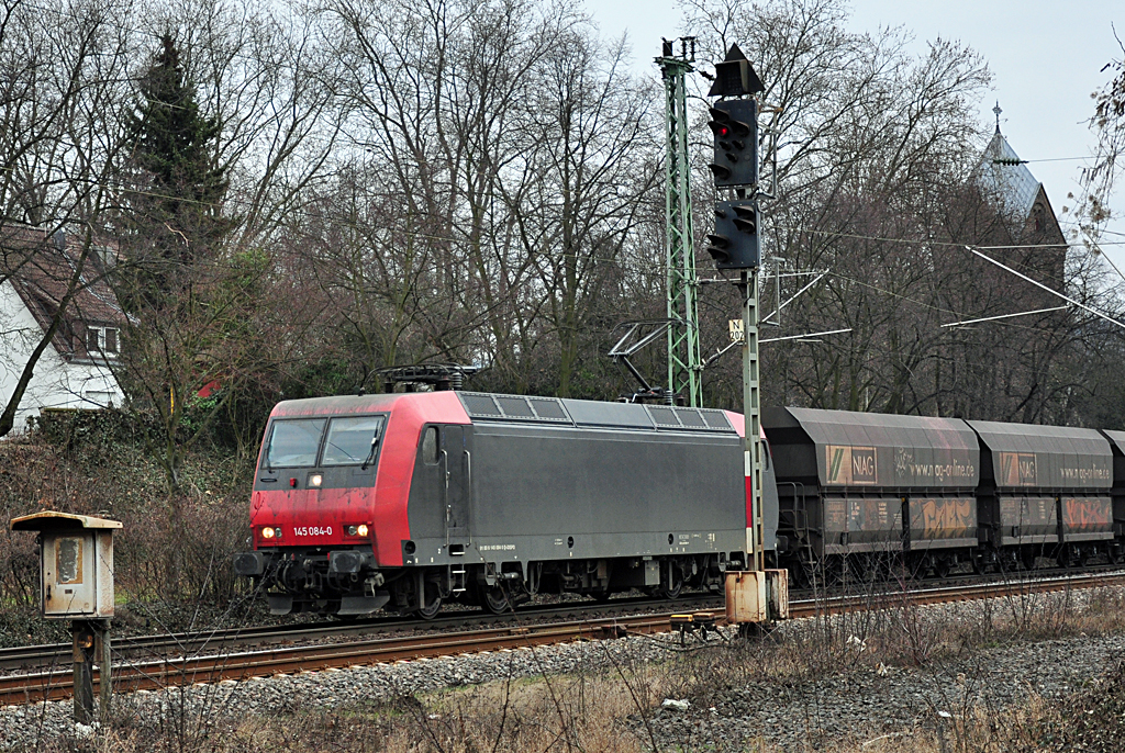 145 084-0 mit Schttgutwagen bei Bonn-Oberkassel - 07.03.2012